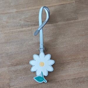 NWOT Kate Spade Gray 🩶 Daisy Bag Charm (Tag)